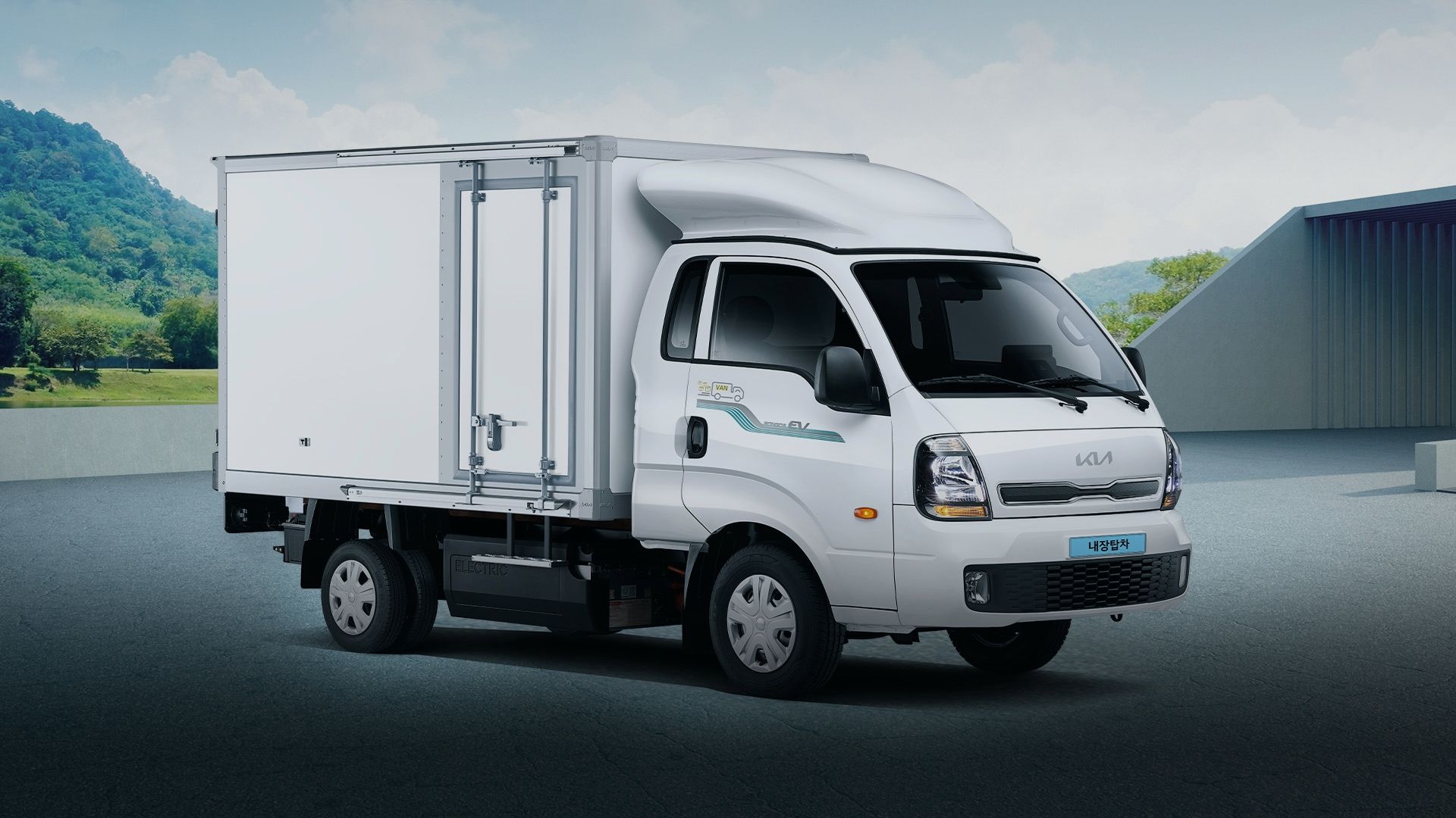 The 2026 Bongo III EV 내장탑차