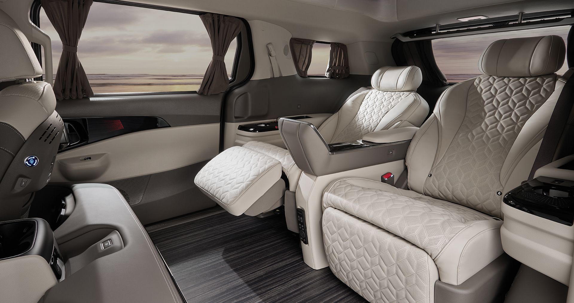 카니발 하이리무진 내장 전면