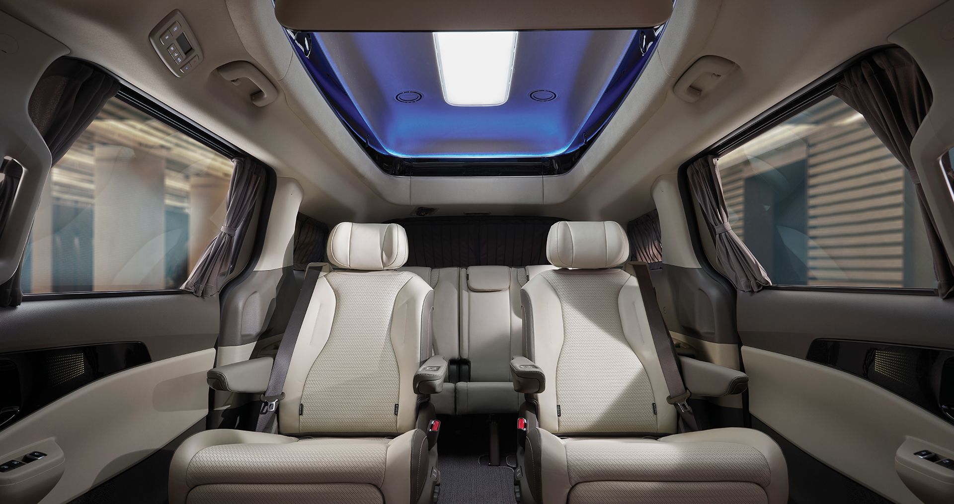 카니발 하이리무진 내장 후면