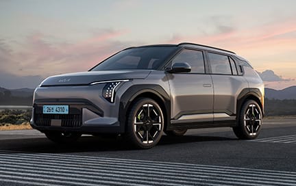The Kia EV3 GT 전면 디자인