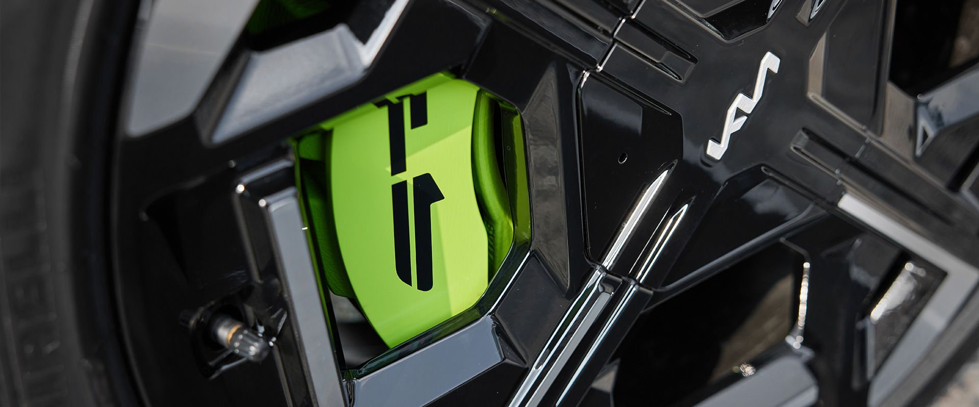 GT 전용 휠/타이어/브레이크 캘리퍼