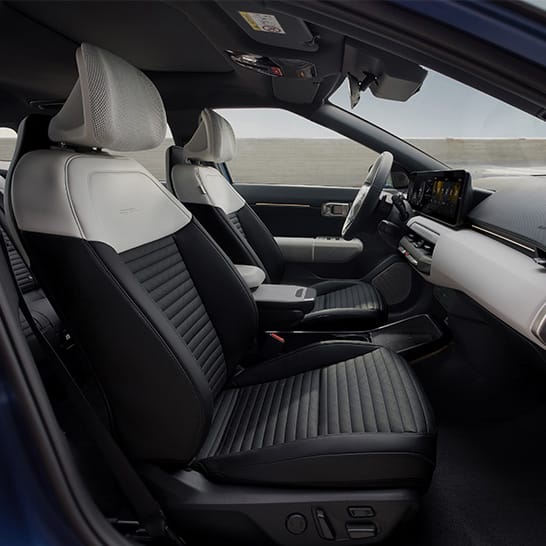 GT-Line 전용 블랙 & 화이트 인테리어