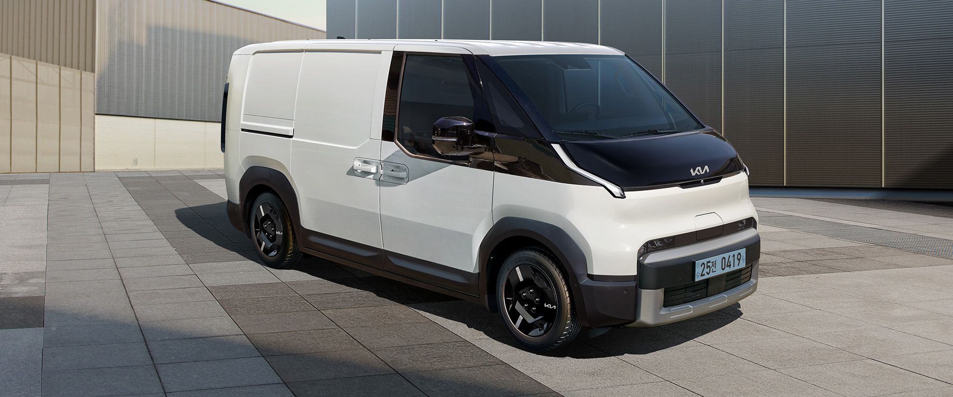 PV5 카고 외장 전측면