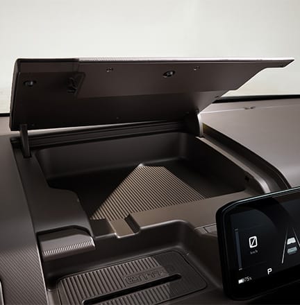 운전석 크래쉬패드 상단 트레이