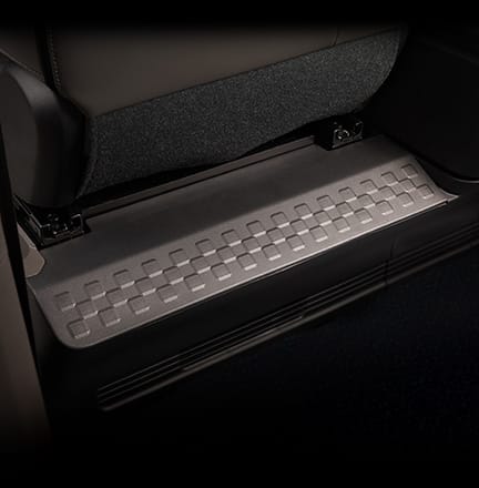 1열 시트백 하단 풋레스트