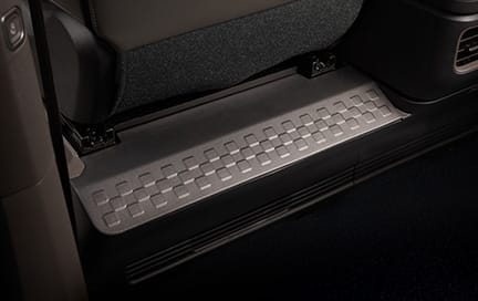 1열 시트백 하단 풋레스트