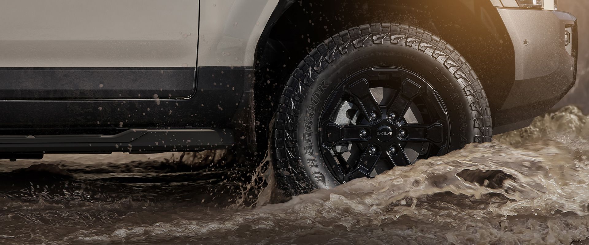 X-Pro 전용 블랙 휠 & 올 터레인 타이어